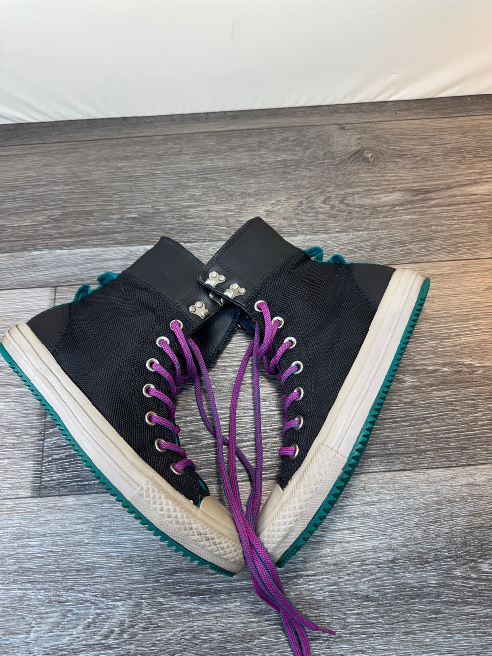 Converse foldable Black High-Top Sneakers with Purple Laces woman’s SZ 8 (h193)